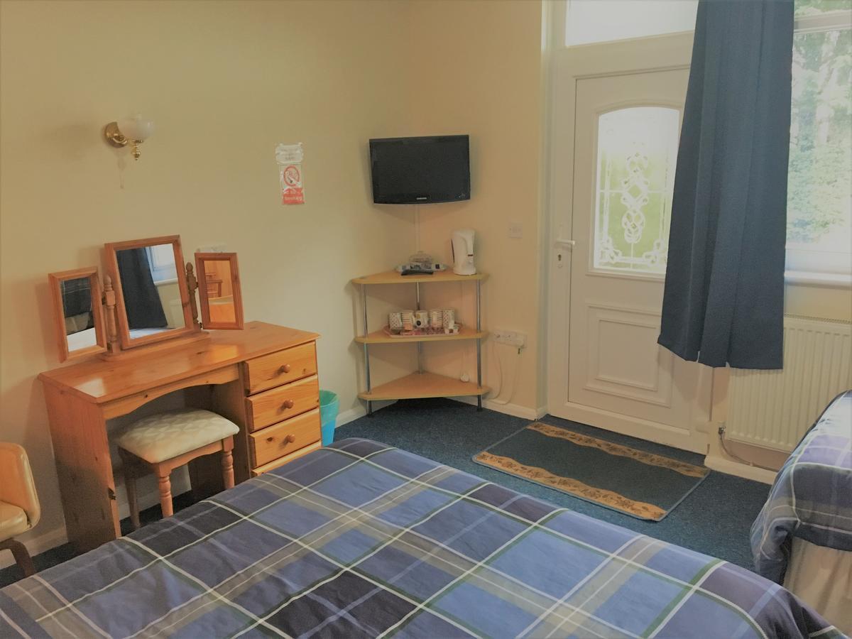 Nant-Y-Ffin Hotel Llandissilio 外观 照片