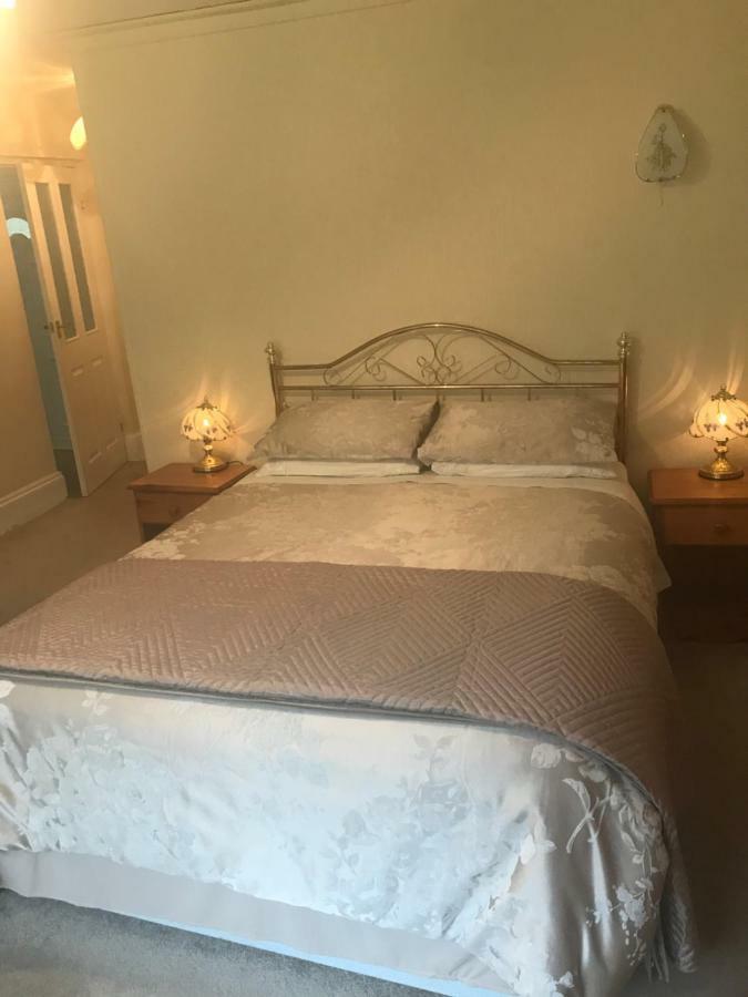 Nant-Y-Ffin Hotel Llandissilio 外观 照片